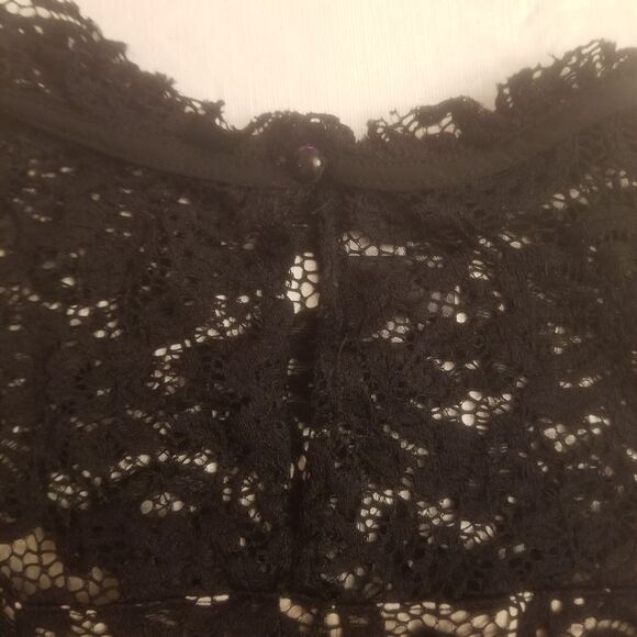 Iz Byer Mock Neck Sleeveless Flare Top Black Lace Overlay White Lining Sz Small - Picture 8 of 8